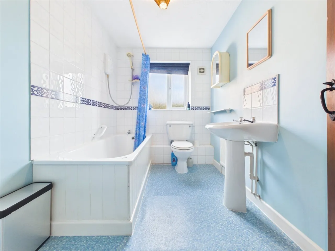 Wesley Mews, Cheddar, BS27, photo 19