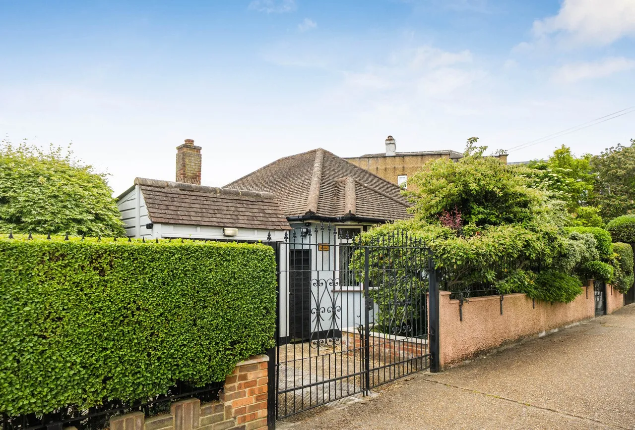 Marlow Drive, Cheam, SM3 9AZ, photo 2