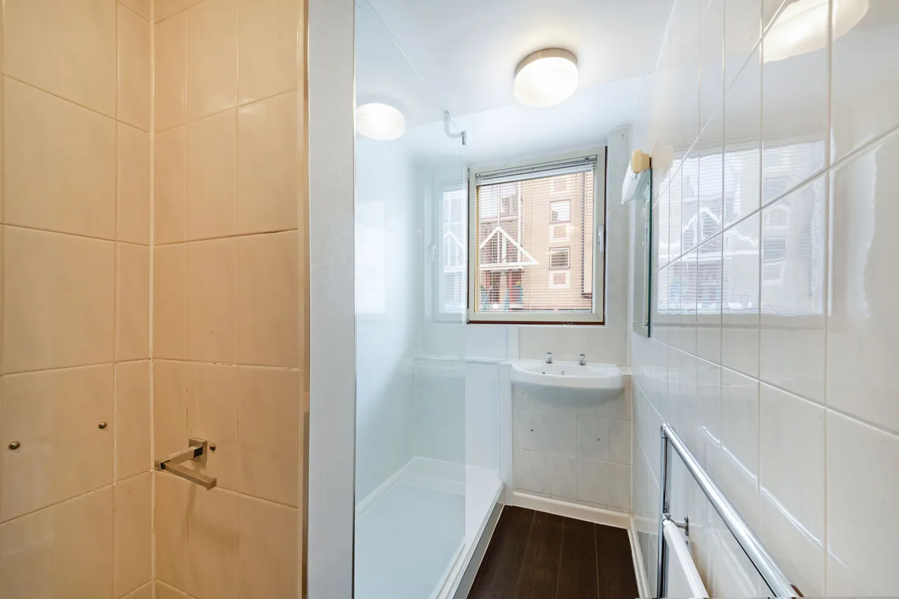 London, E1W, photo 11