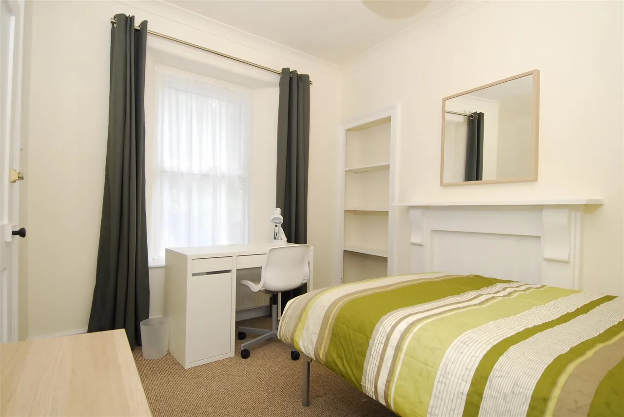 Clifton Place, Plymouth, photo 5
