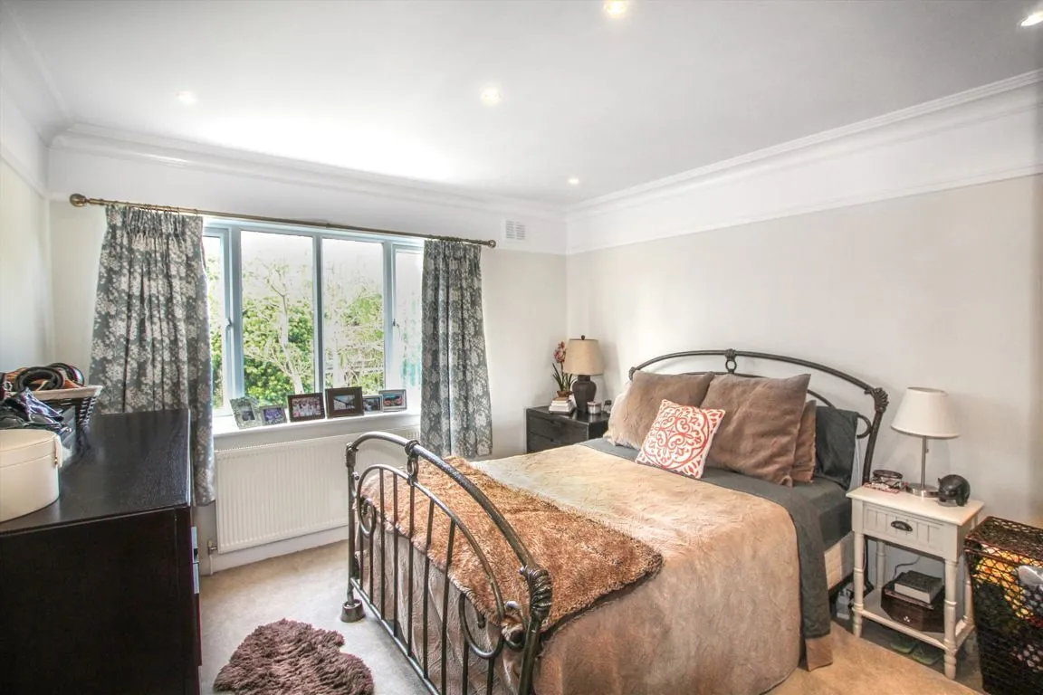 Craneford Way, TW2, photo 5