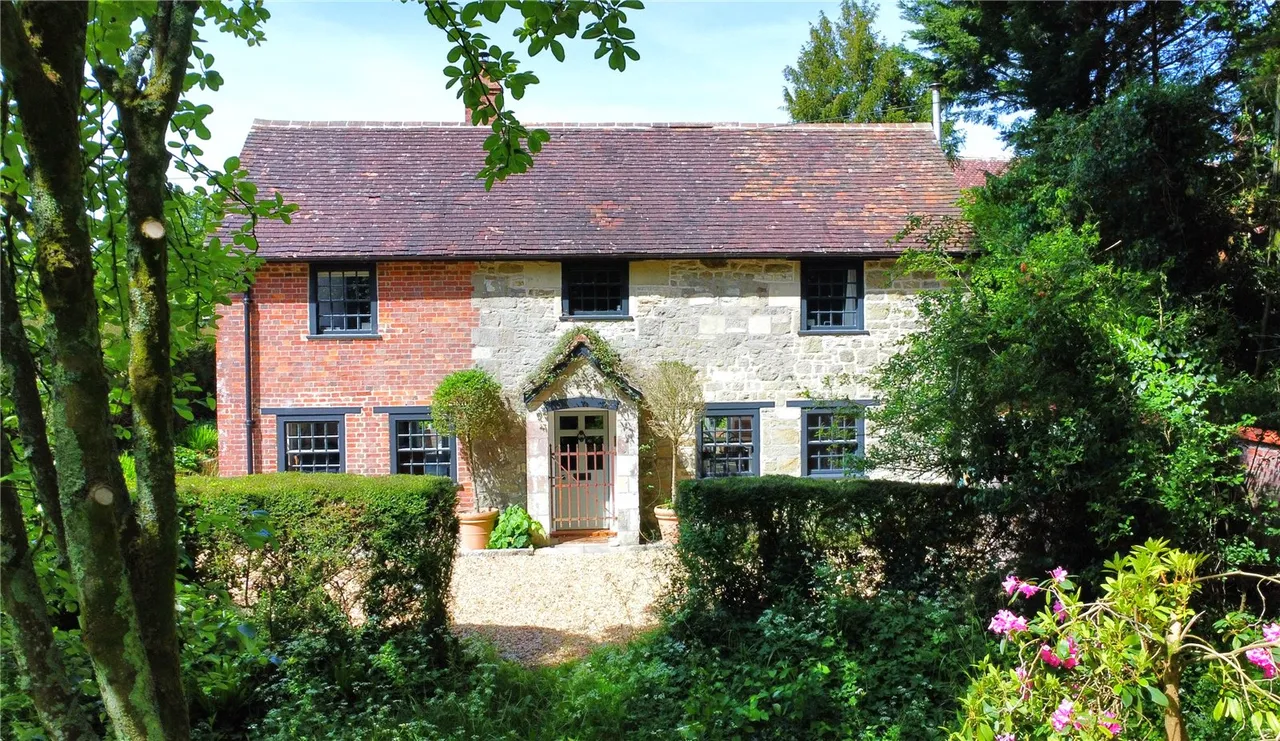 4 bed house for sale — Upton, East Knoyle, Salisbury, Wiltshire, SP3 6BW