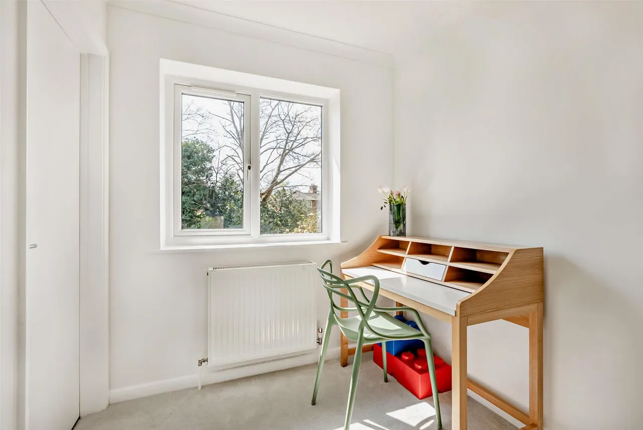 Northcroft Close, Englefield Green, Egham, Surrey, TW20 0DY, photo 22