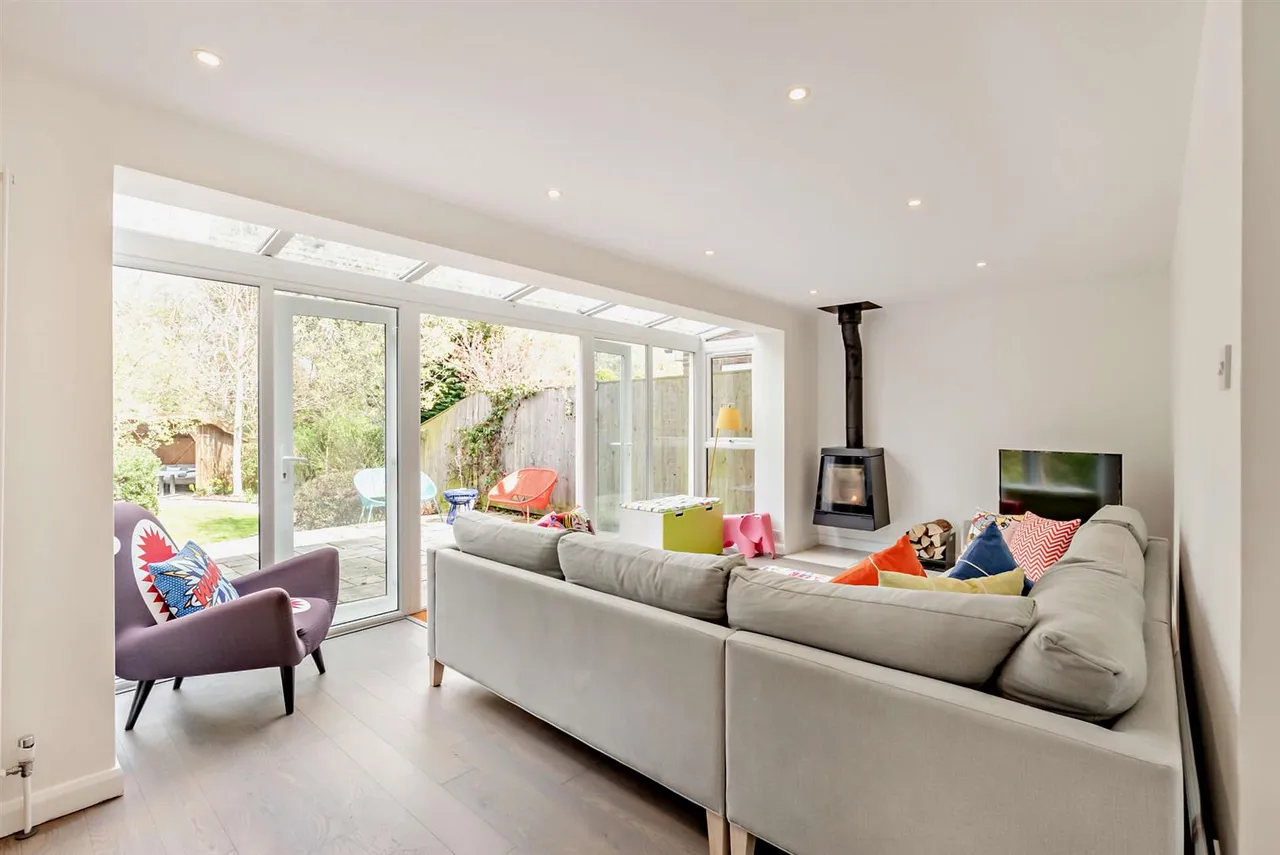 Northcroft Close, Englefield Green, Egham, Surrey, TW20 0DY, photo 20