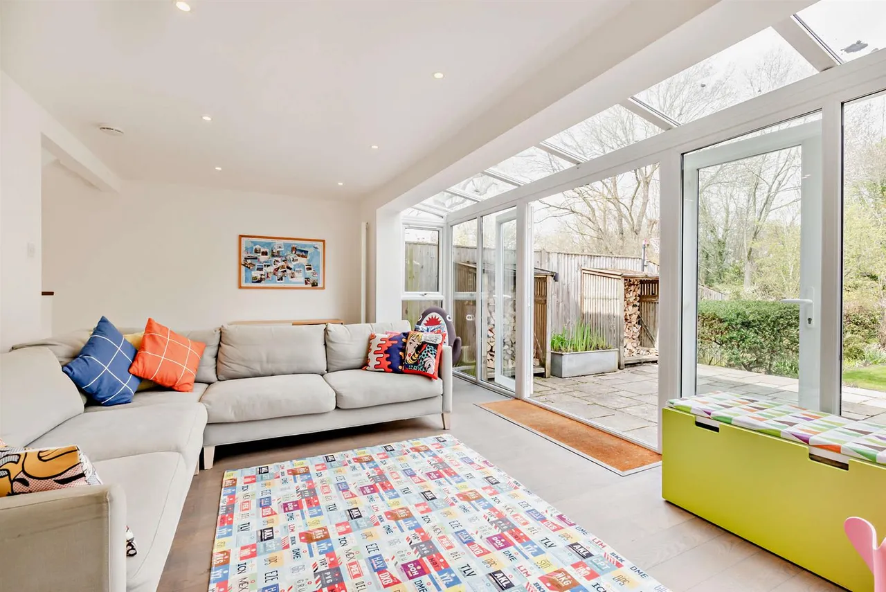Northcroft Close, Englefield Green, Egham, Surrey, TW20 0DY, photo 18