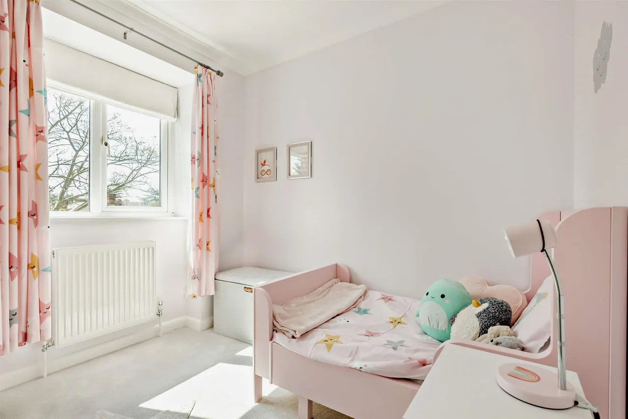 Northcroft Close, Englefield Green, Egham, Surrey, TW20 0DY, photo 36