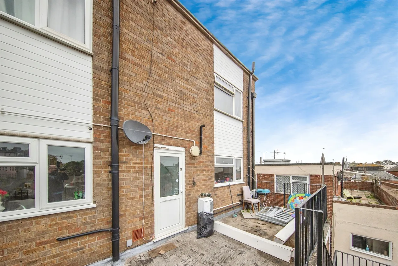 2 bed flat for sale — High Street, Harwich