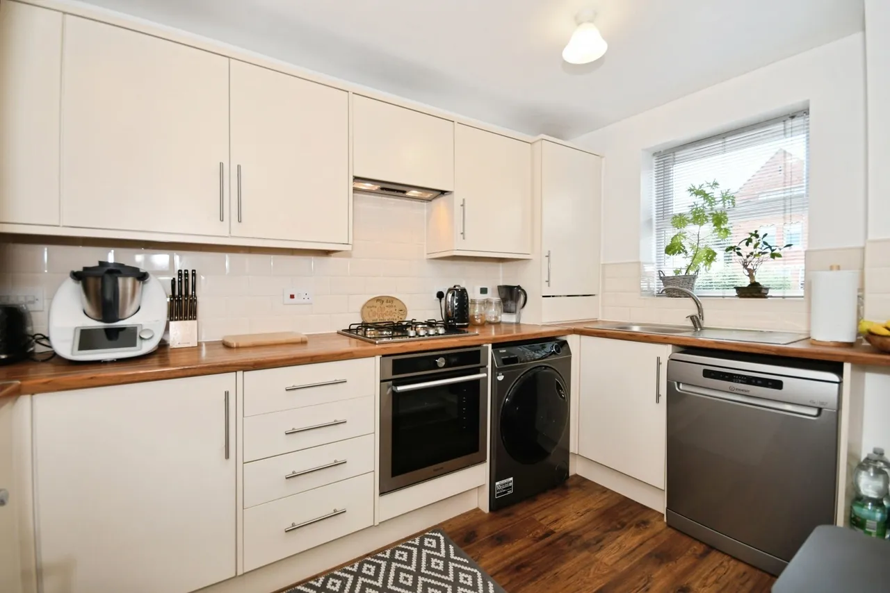 Church Drive, Shirebrook, Mansfield, Derbyshire, NG20, photo 2