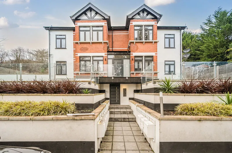 1 bed flat for sale — 36 Welcomes Road, Kenley CR8 5HD