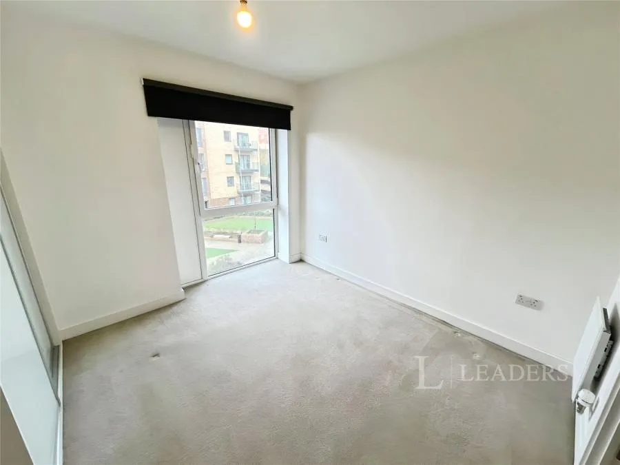 Stirling Drive, Luton, LU2, photo 9
