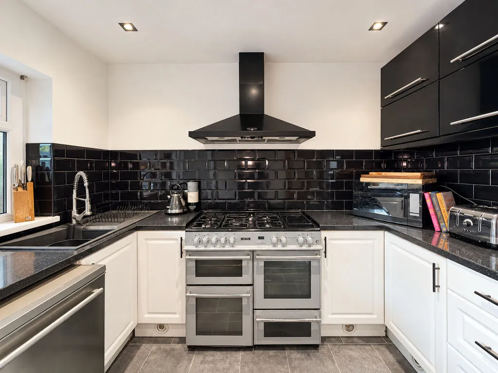 Chillington Close, Walsall, WS6, photo 9
