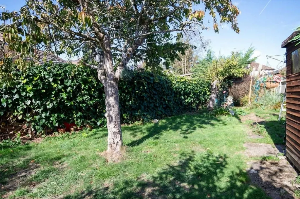 First Avenue, Wellingborough, NN8, photo 12