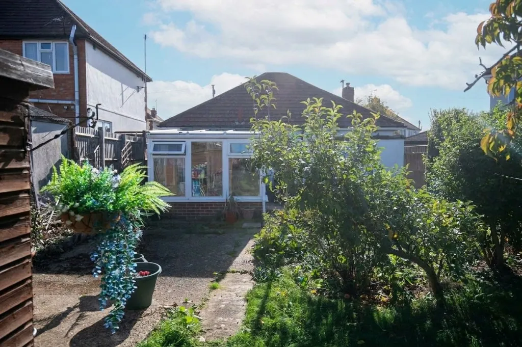 First Avenue, Wellingborough, NN8, photo 14