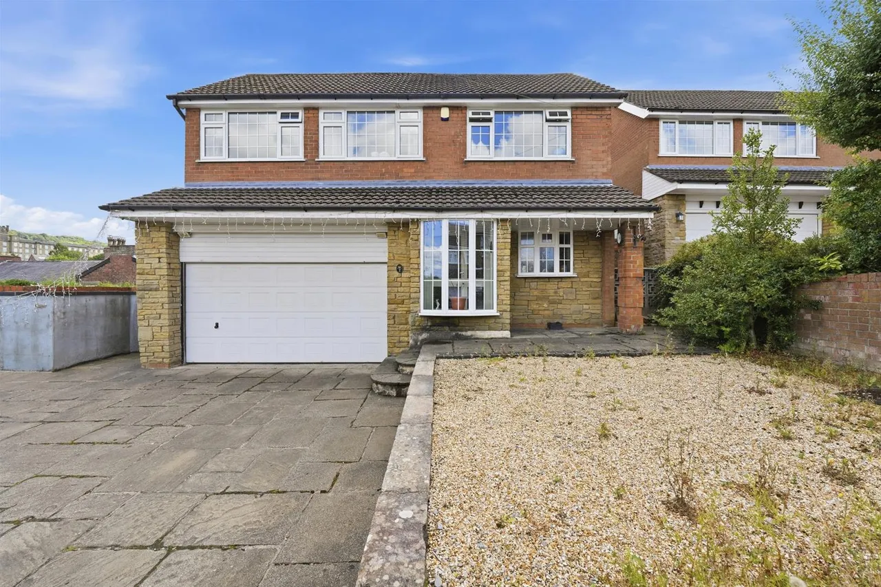 5 bed house for sale — Springbank, Bollington