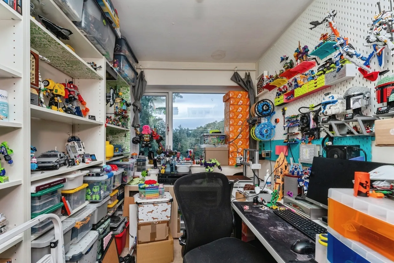 Rayon Road, Greenfield, CH8, photo 13
