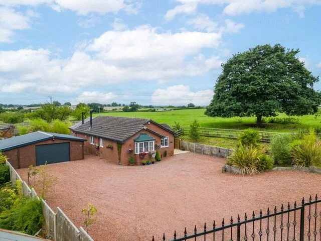 2 bed house for sale — Kidderminster Road, Cutnall Green, Droitwich, Worcestershire, WR9 0PW