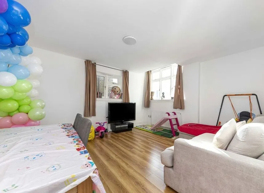 Mare Street, Hackney Central, E8, photo 3