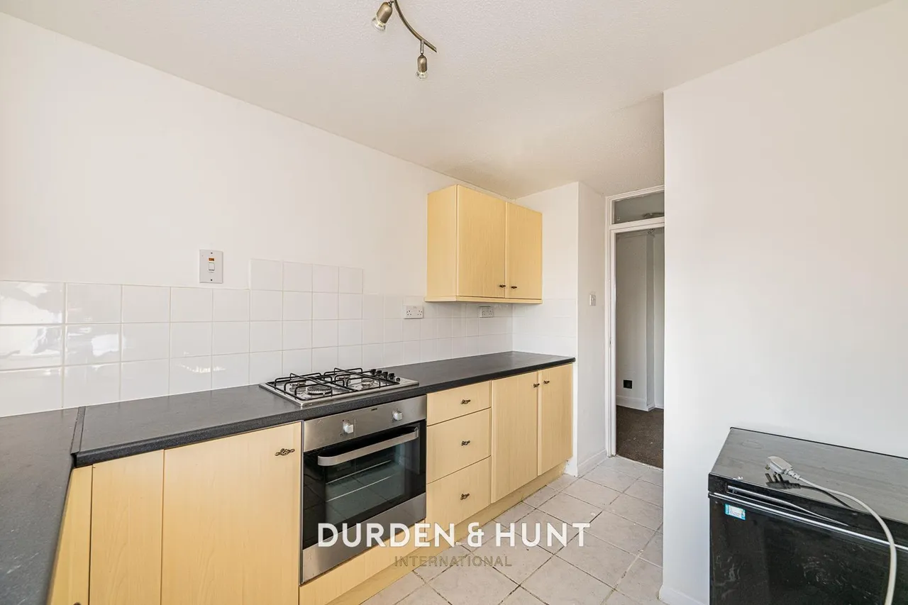 Avelon Road, Rainham, RM13, photo 3
