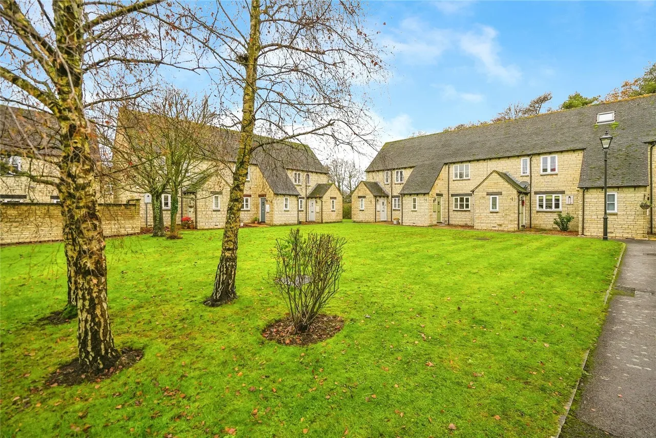 Sycamore Place, Bradwell Village, OX18, photo 4