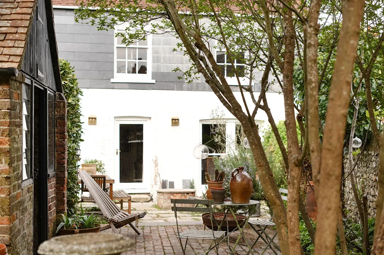 The Square, Westbourne, PO10, photo 19