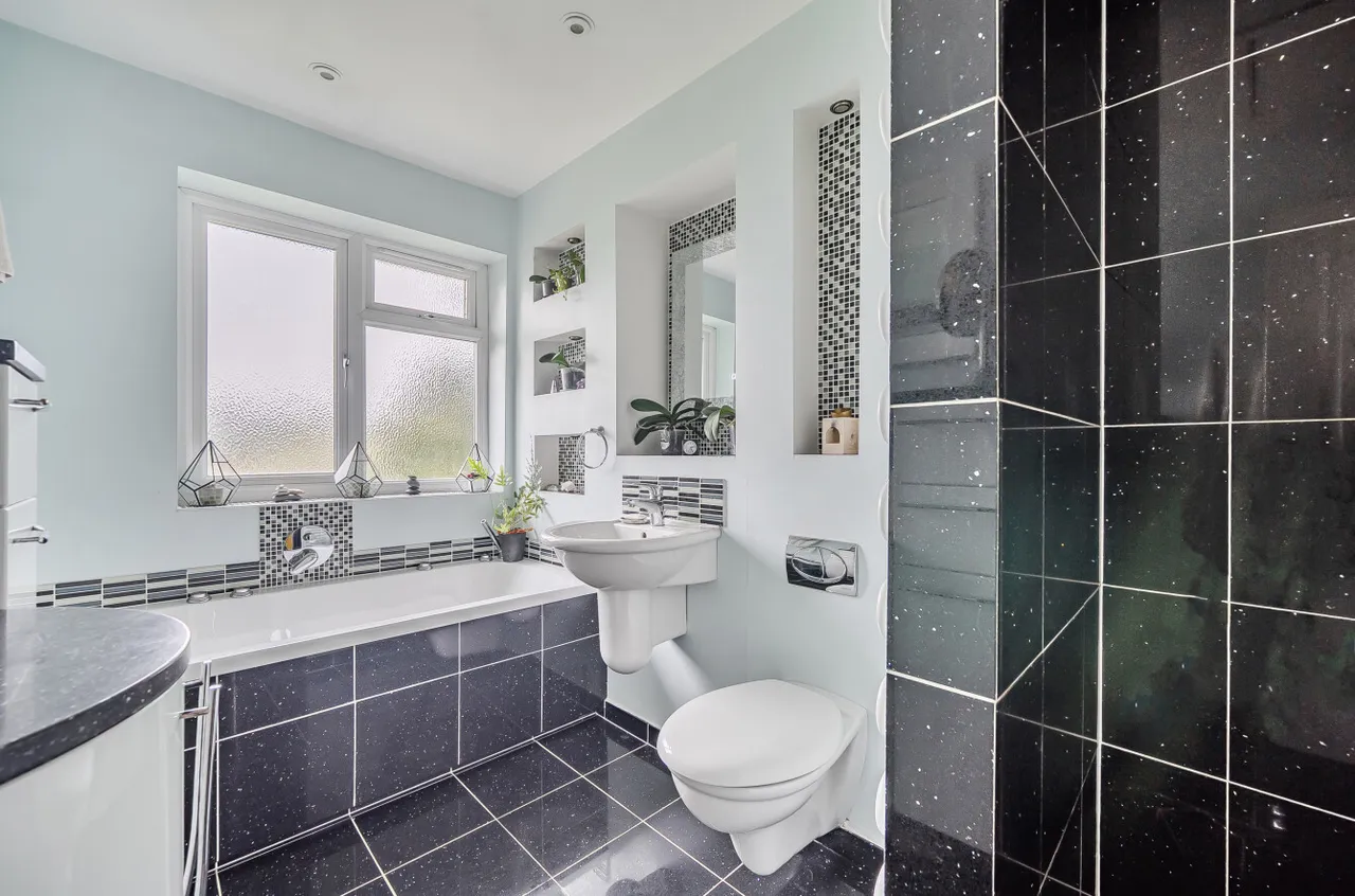 Chestnut Close, Liphook, GU30, photo 18