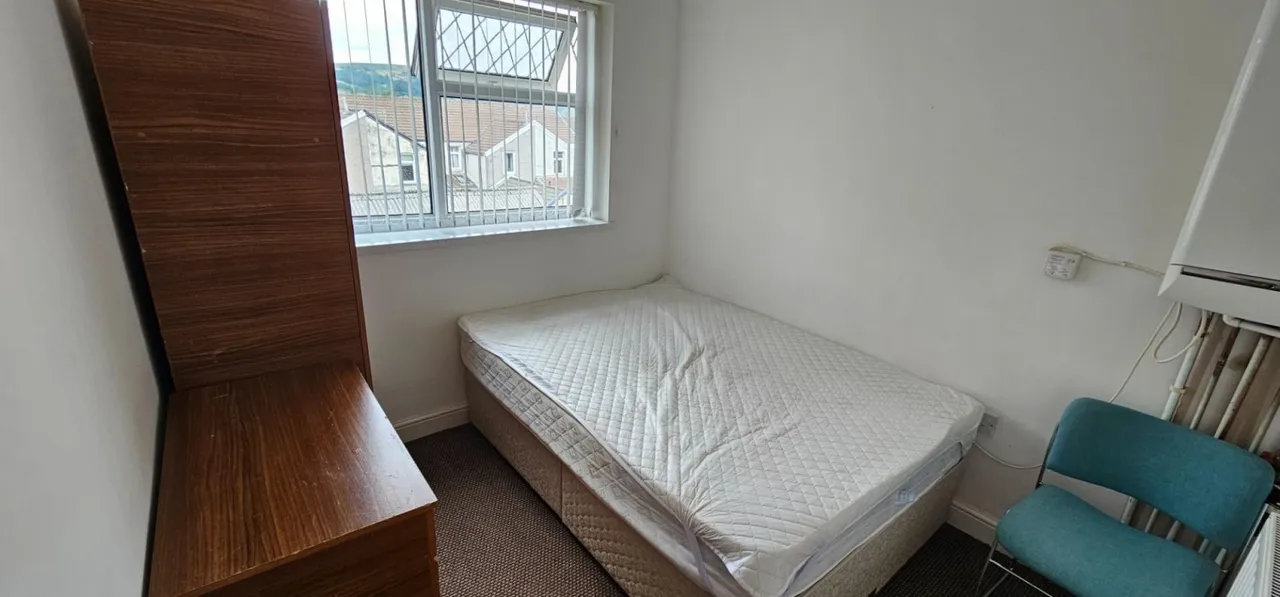 King Street, Pontypridd, CF37, photo 2
