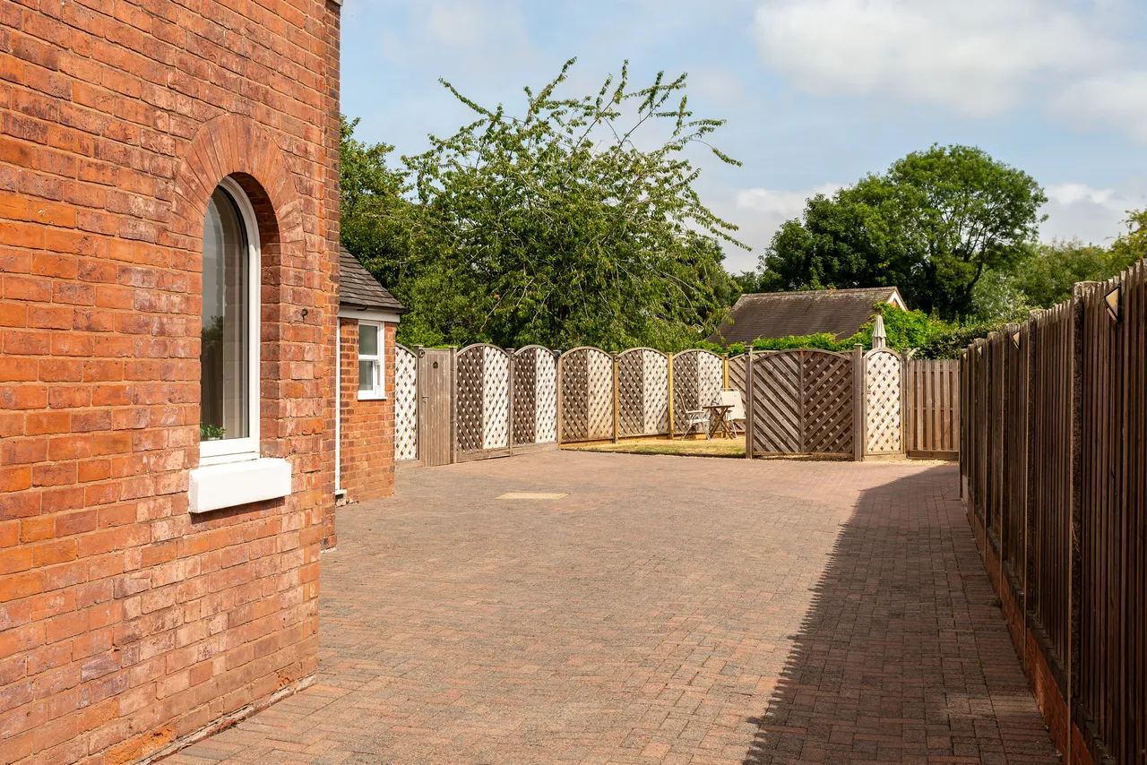 Sturgeons Hill, Lichfield, WS14, photo 4