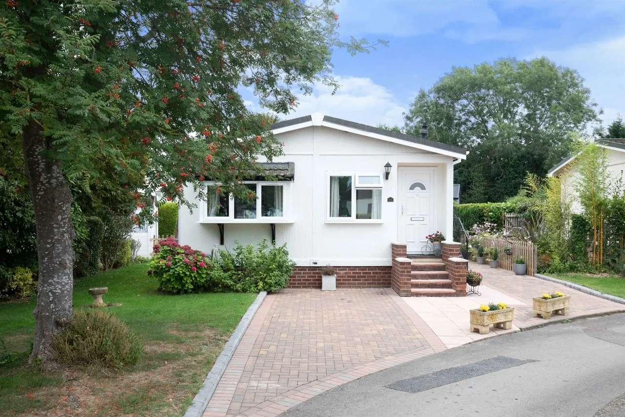 2 bed park home for sale — Woodcot Park, Wilmcote, Stratford-Upon-Avon