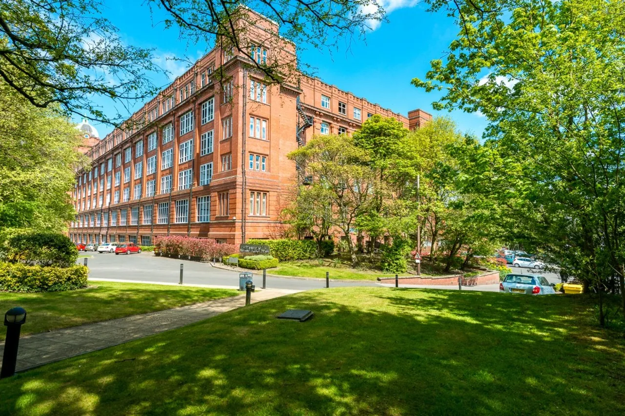 2 bed flat for sale, Blackburn Road, Bolton