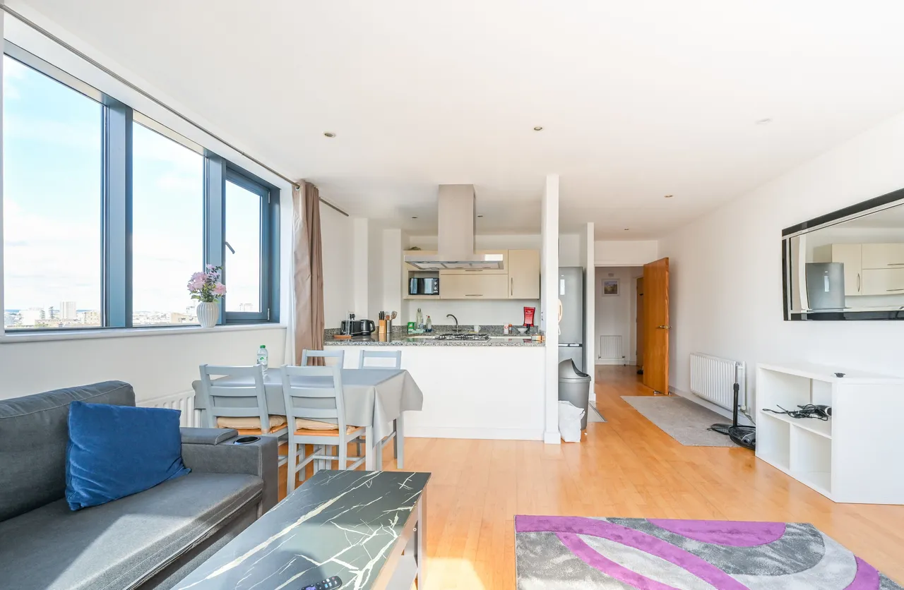 2 bed flat to rent, London, E14