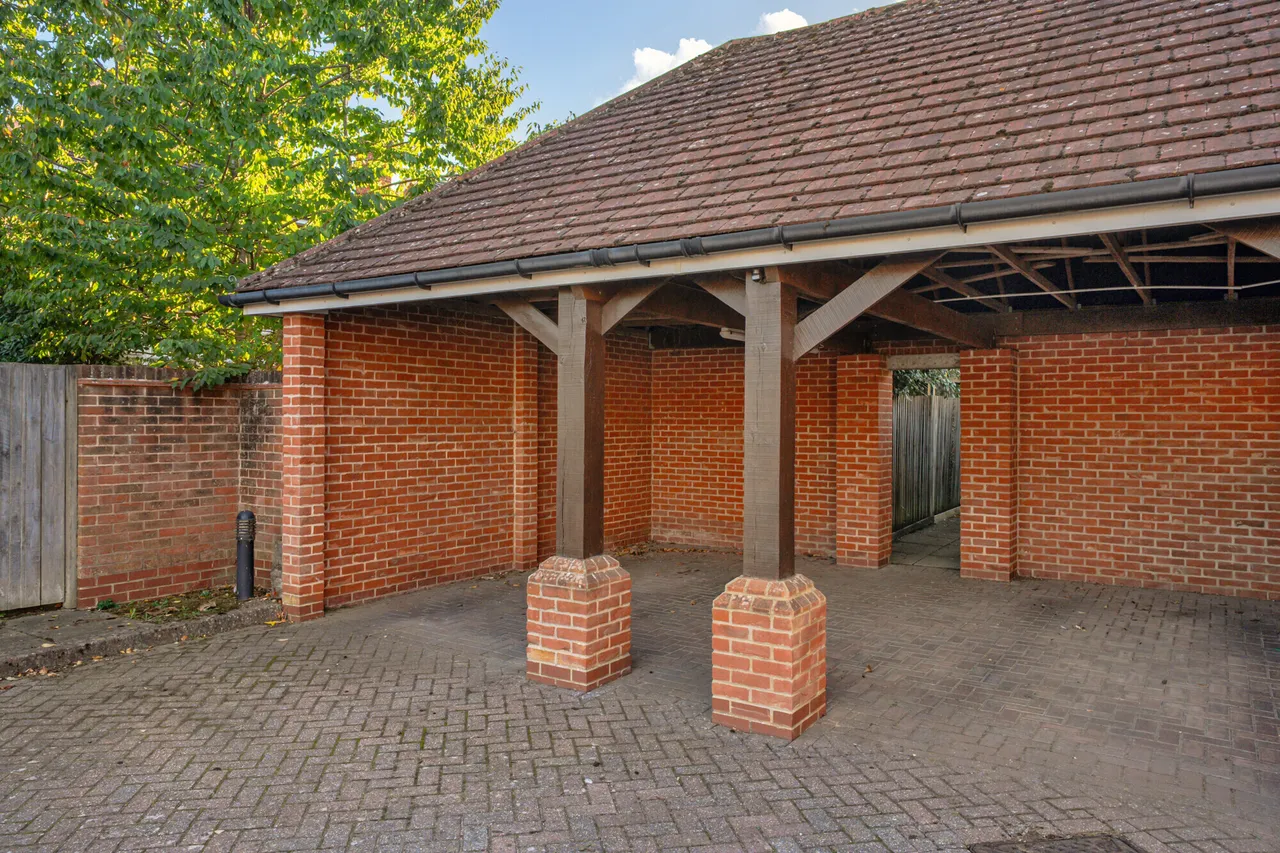 Nower Close East, Dorking, RH4, photo 12
