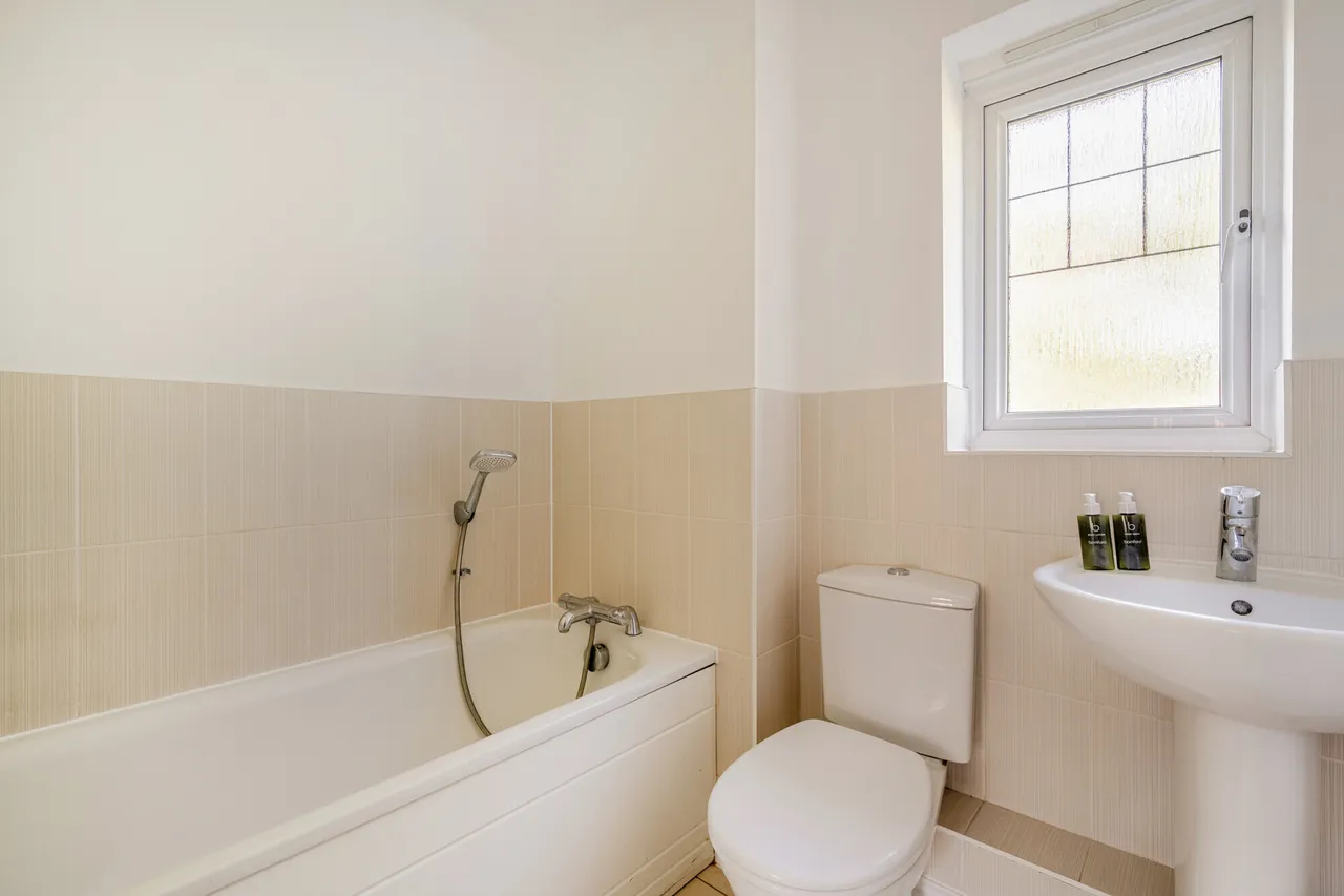 Nower Close East, Dorking, RH4, photo 10
