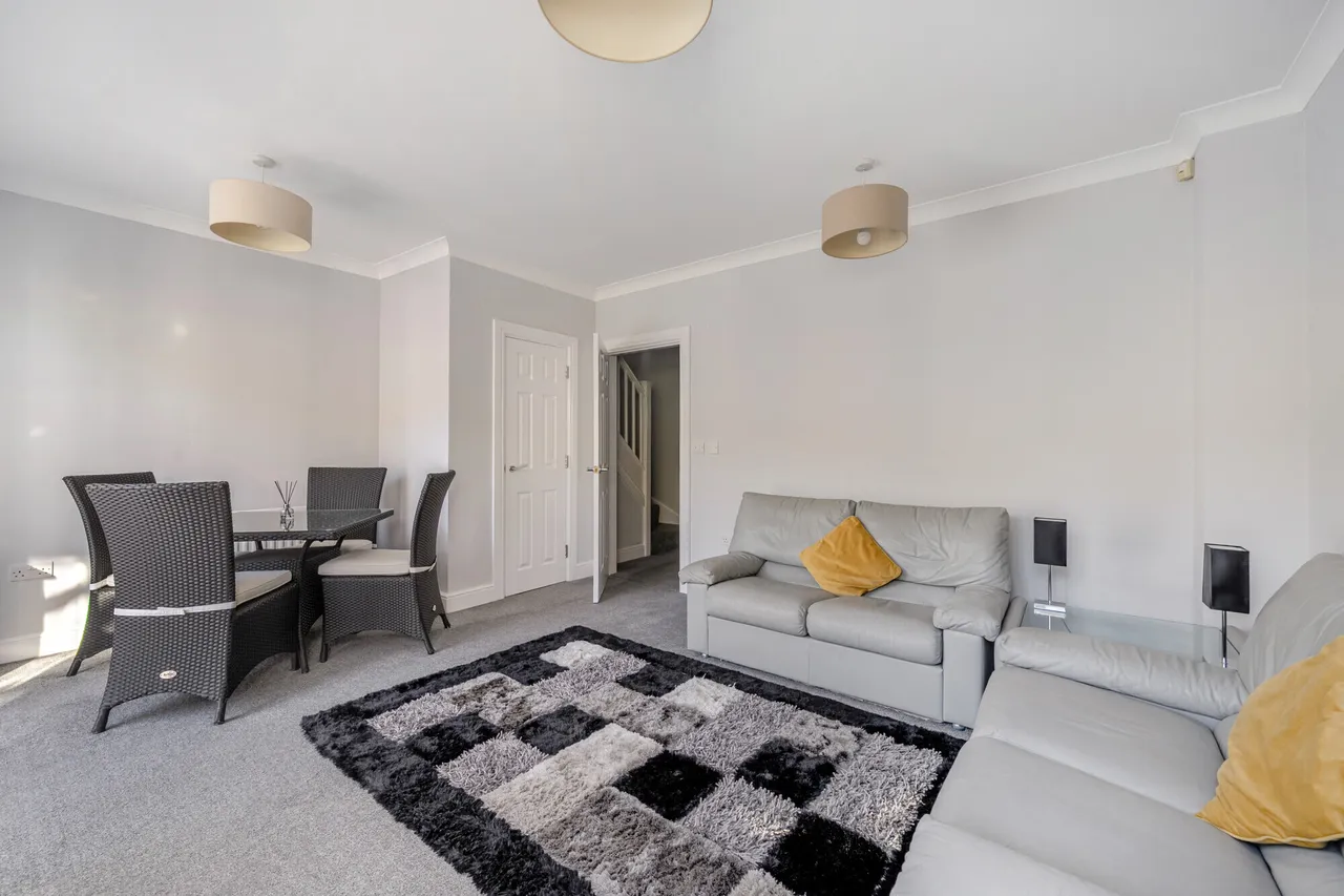 Nower Close East, Dorking, RH4, photo 3