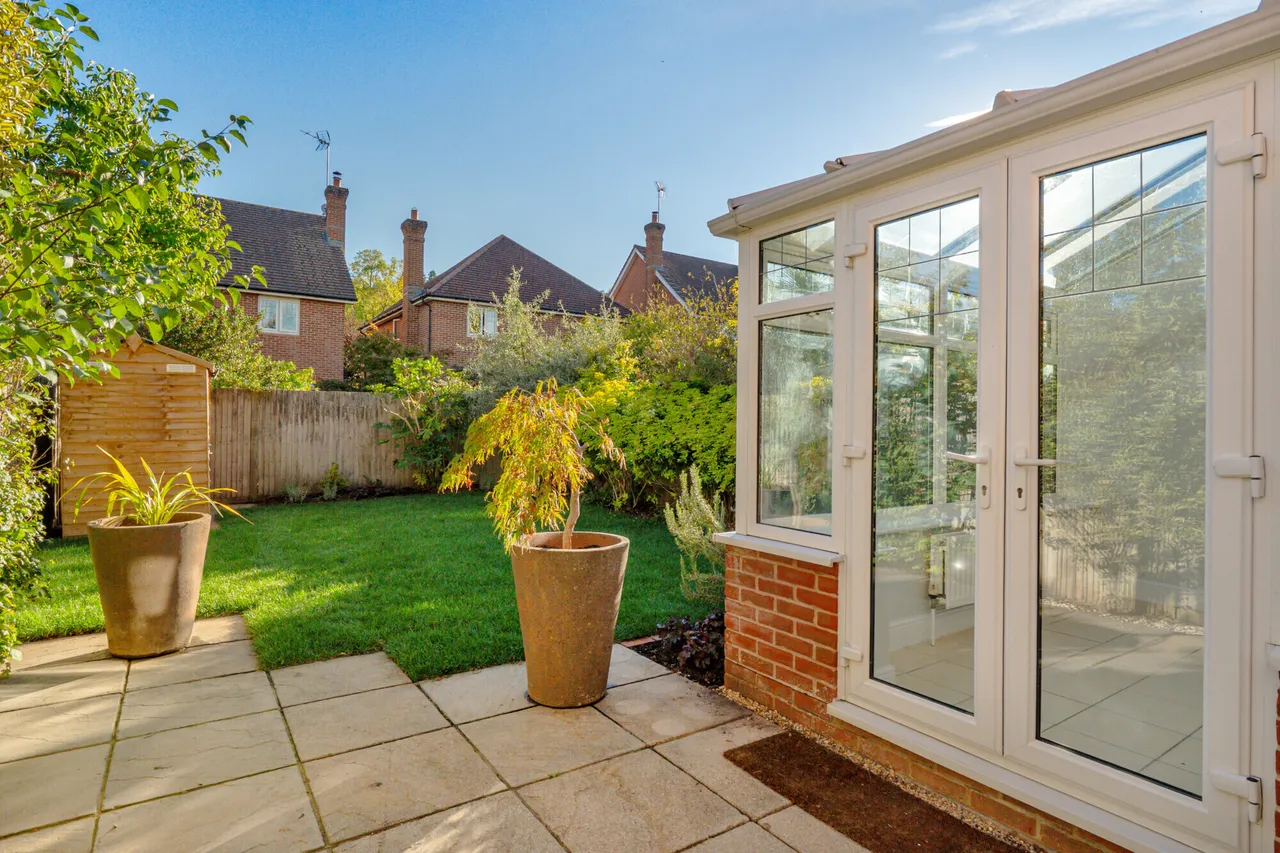 Nower Close East, Dorking, RH4, photo 2