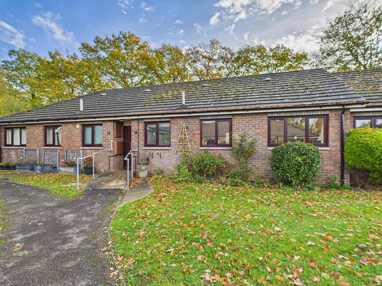 2 bed house for sale — Wakeford Court, Tadley, RG26