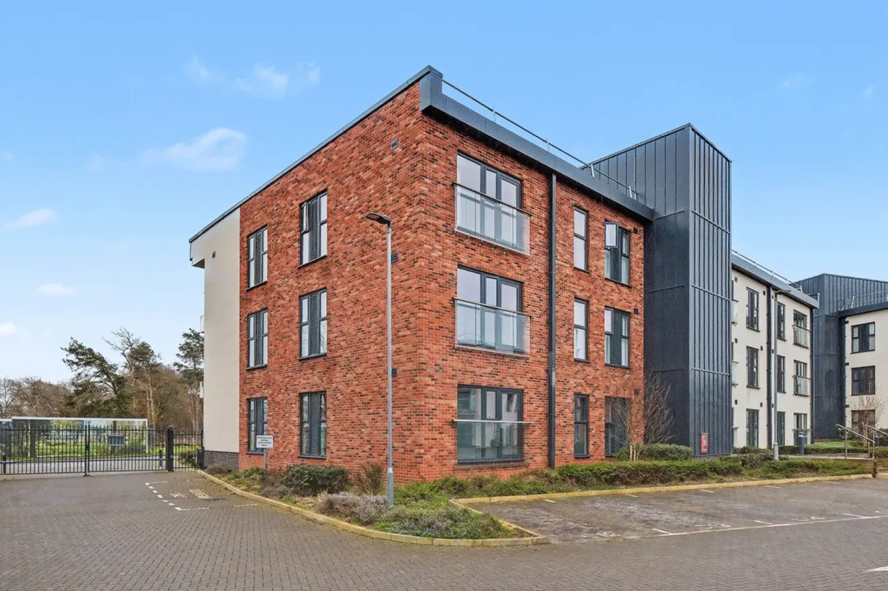 2 bed flat for sale — Westacott Road, Ambrosden