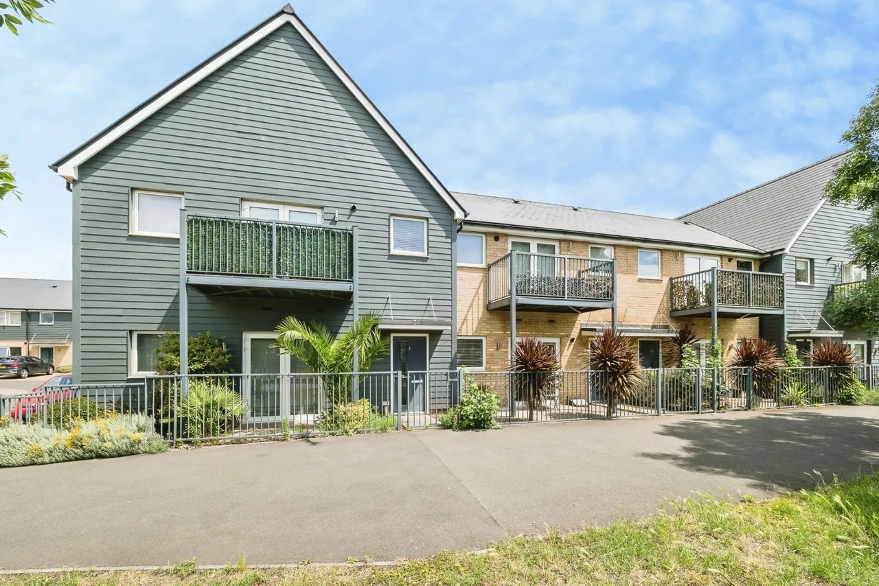 2 bed flat for sale — Haven Road, RAINHAM, Essex, RM13