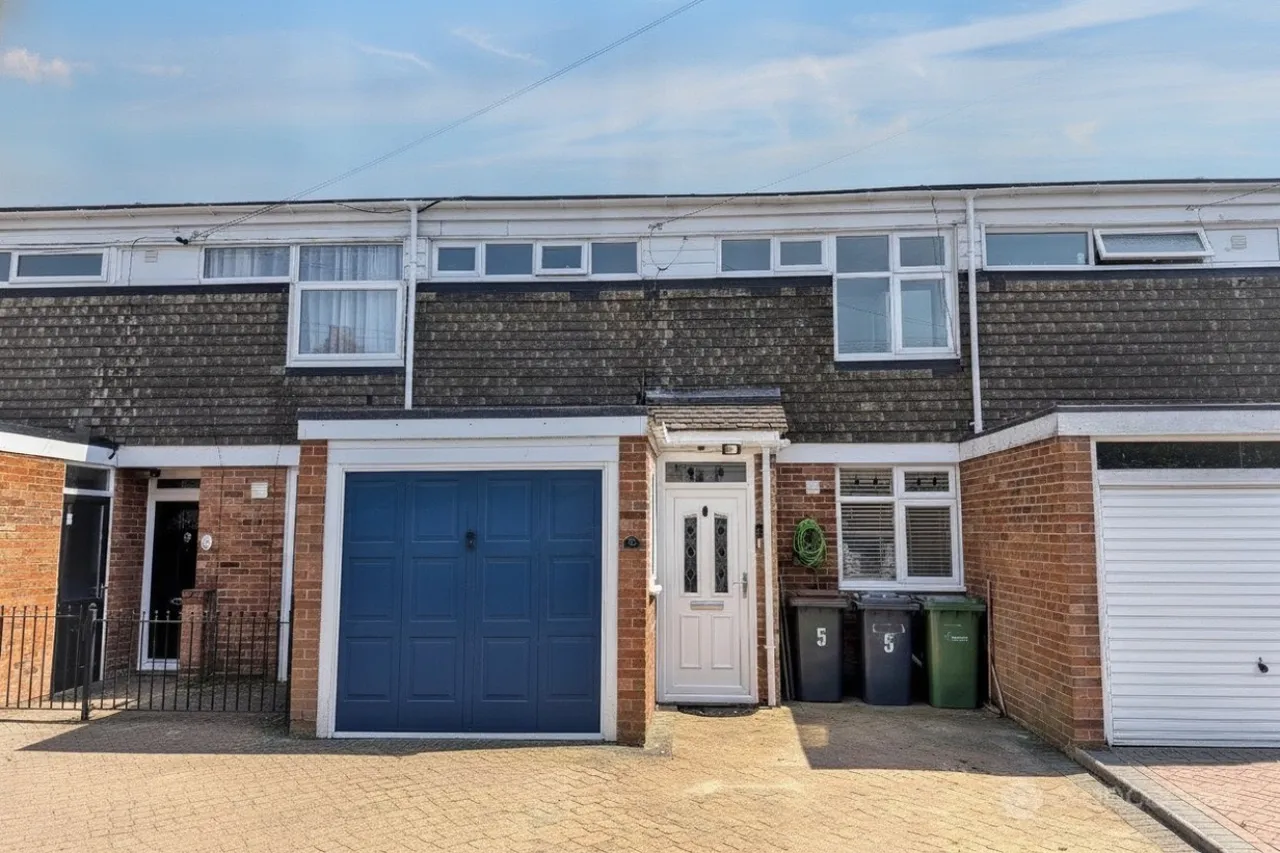 3 bed house for sale, The Nook, Attleborough, CV11