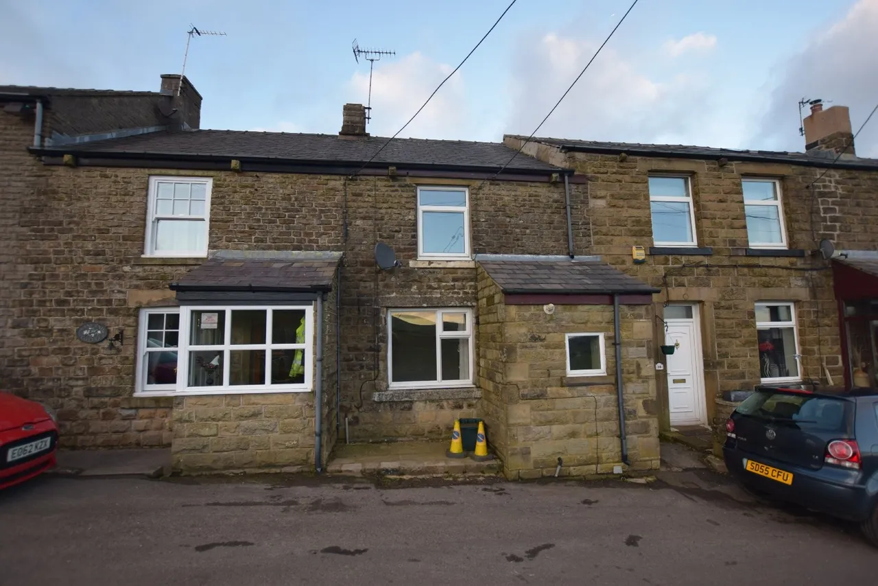 2 bed house to rent, Cowlow Lane, Buxton