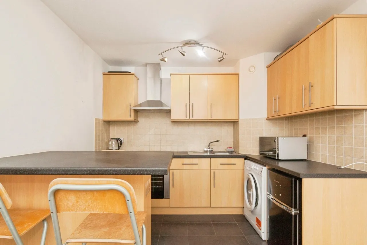 1 bed flat for sale — Bramlands Close, London, SW11
