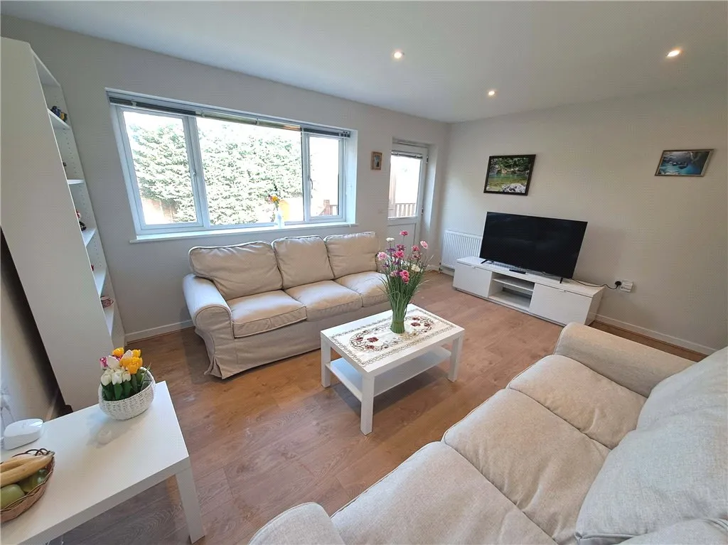 Queen Eleanors Road, Guildford, GU2, photo 2