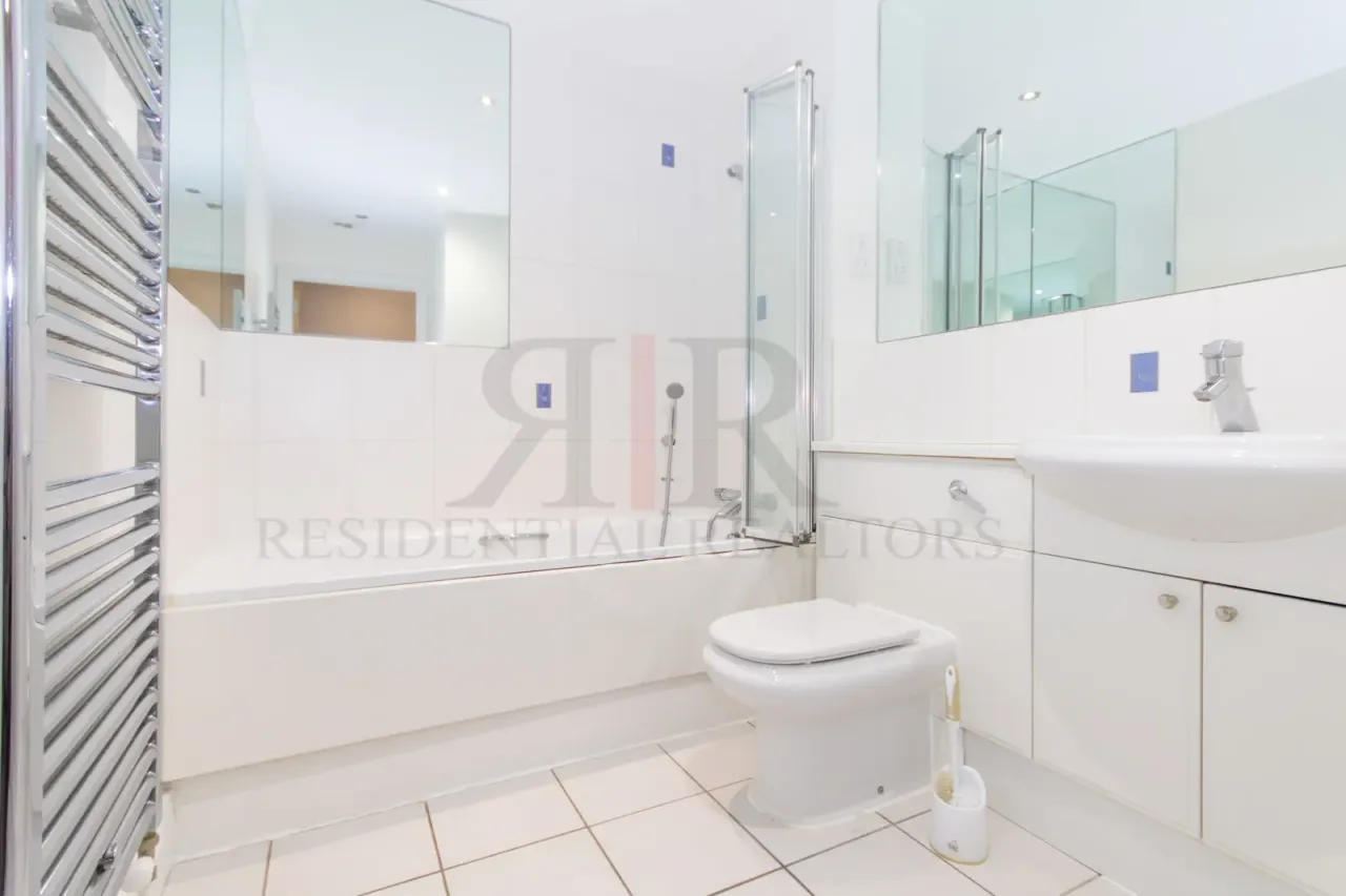 Wards Wharf Approach, London, E16, photo 10