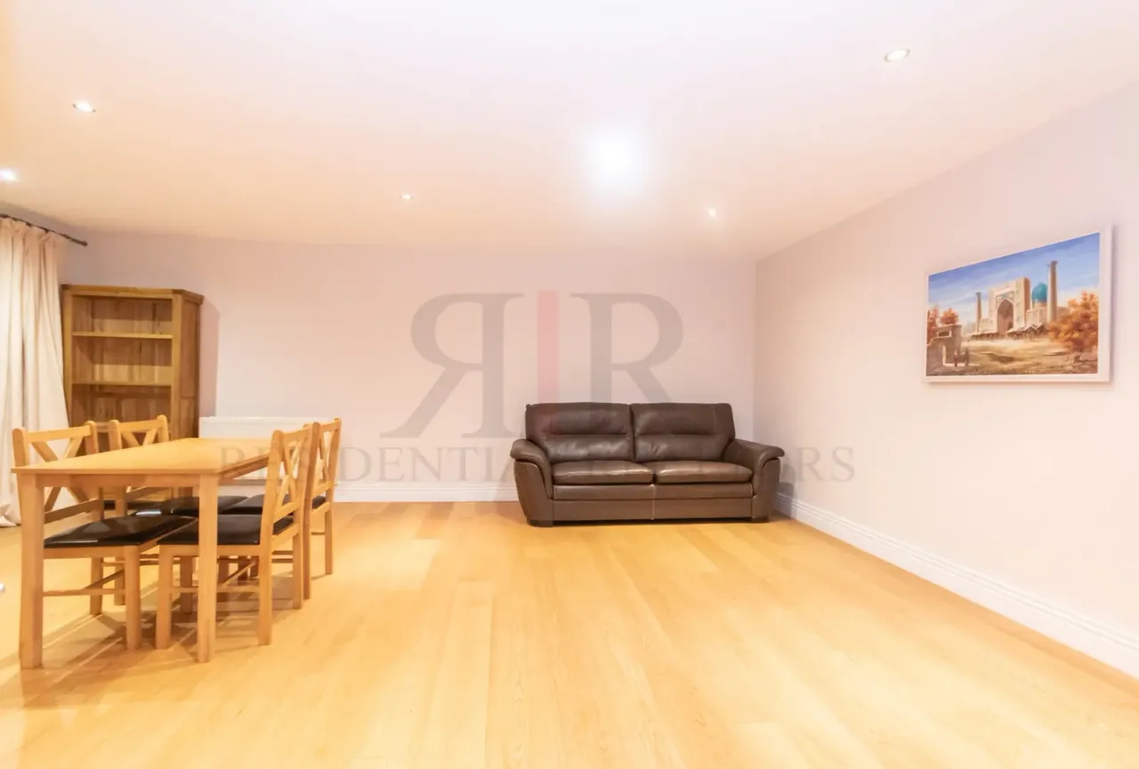 Wards Wharf Approach, London, E16, photo 8