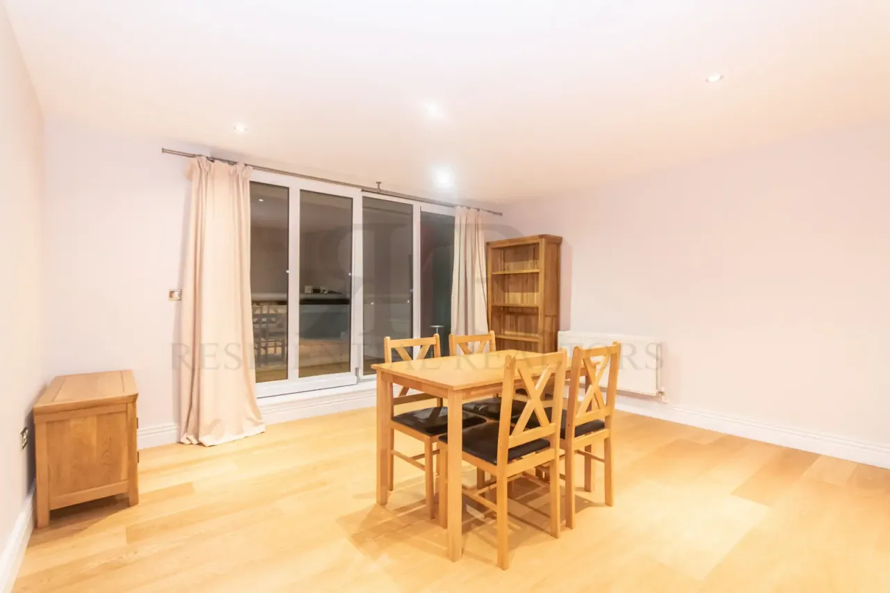 Wards Wharf Approach, London, E16, photo 9