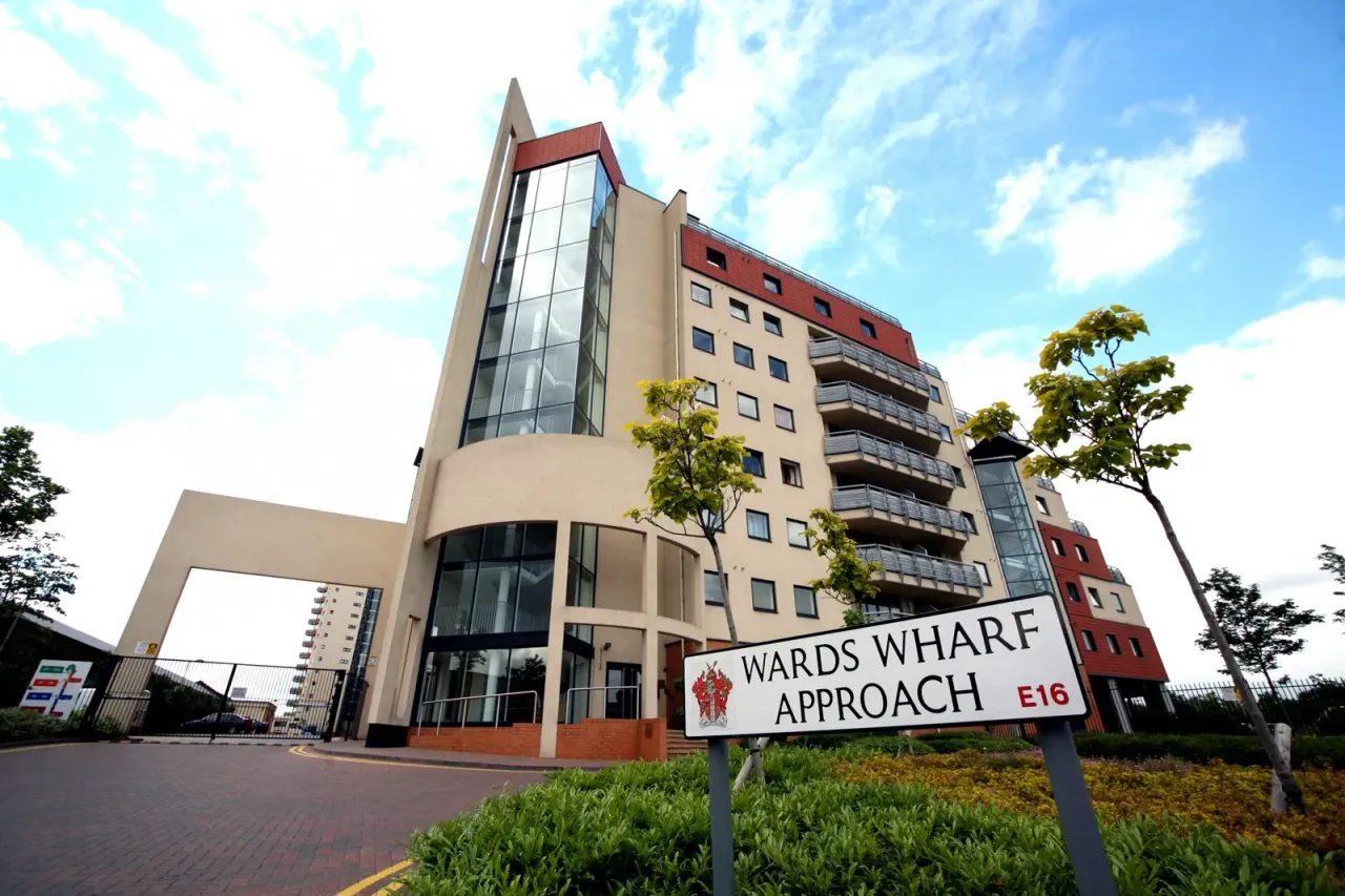 Wards Wharf Approach, London, E16, photo 12