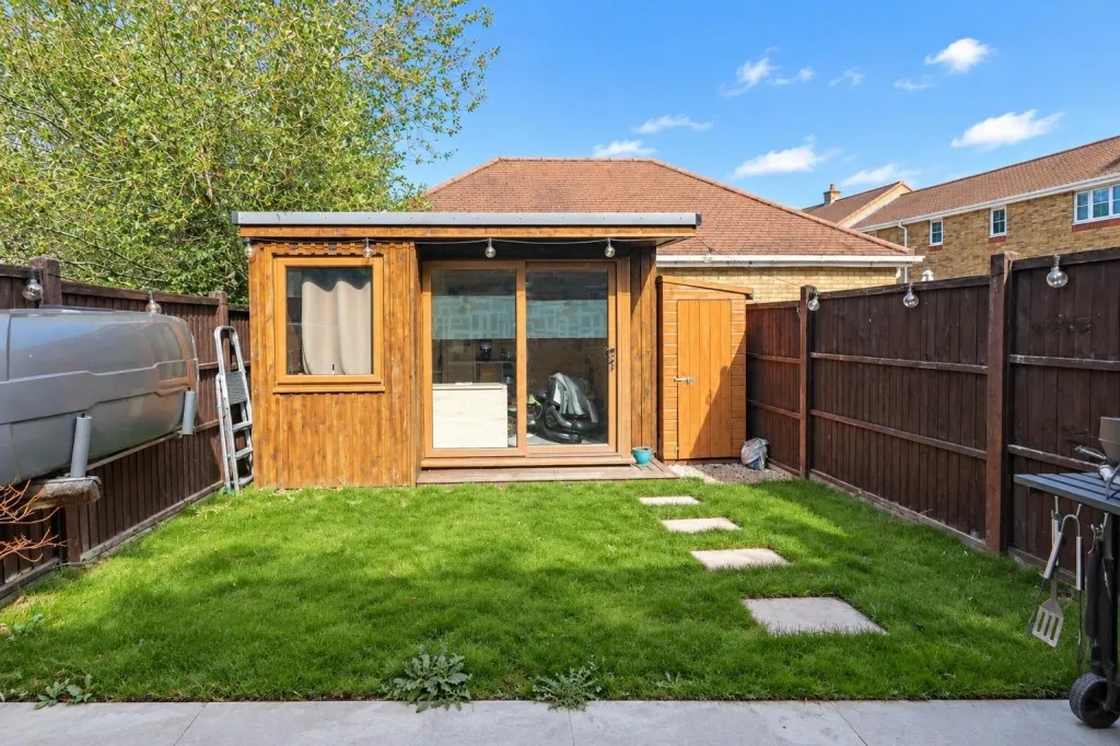 Turgis Road, Elvetham Heath, photo 13
