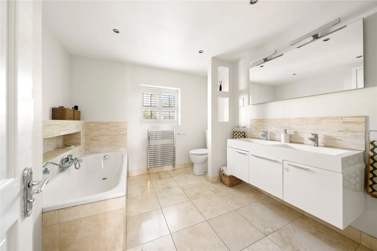 Connaught Road, Teddington, TW11 0PX, photo 9