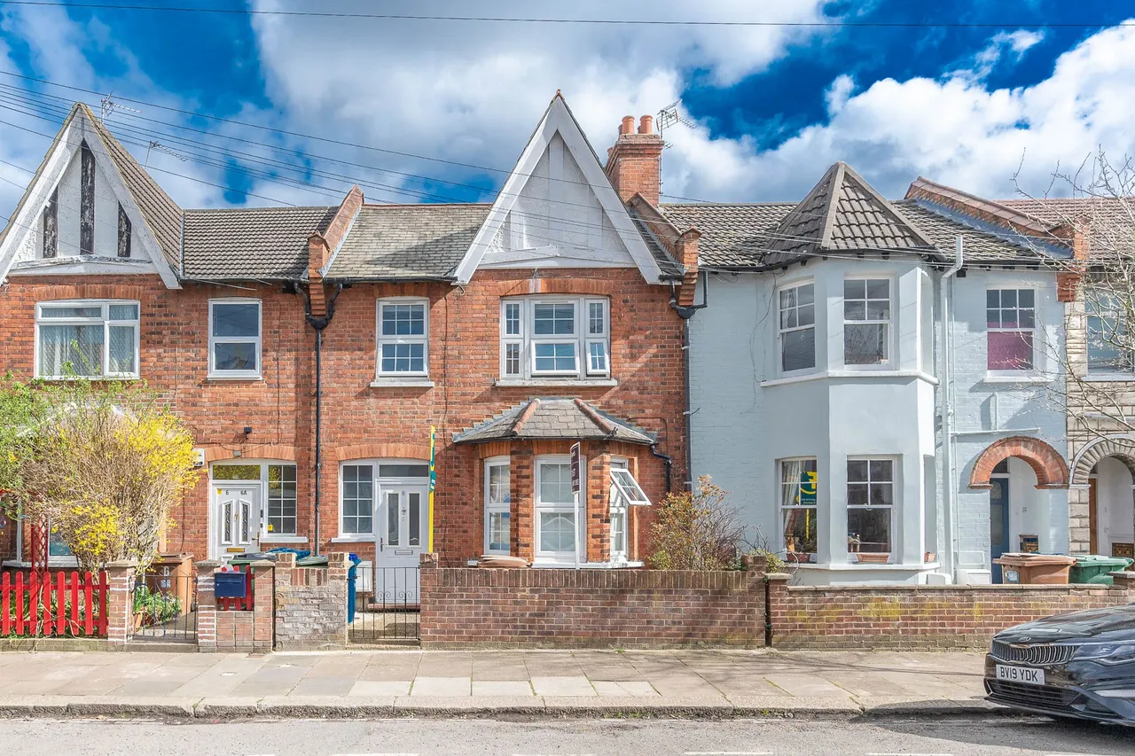 2 bed flat for sale — 8 Rosslyn Crescent, Harrow