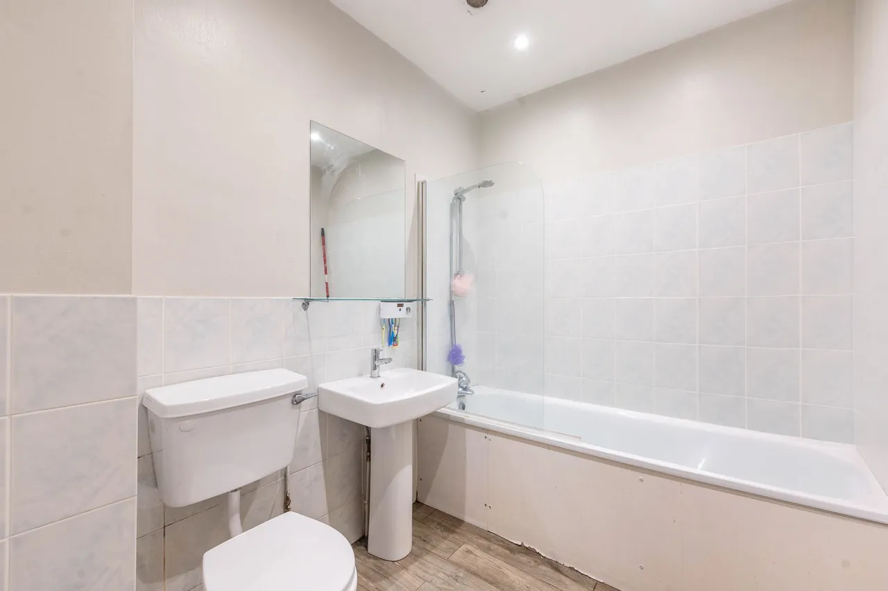 8 Rosslyn Crescent, Harrow, photo 6