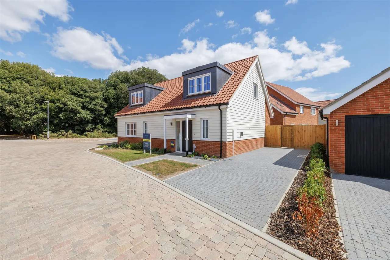 3 bed chalet for sale, Gatekeeper Green, Reydon, IP18